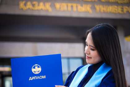Роскошная мантия в аренду – выгодное предложение для выпускников