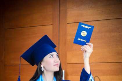 Мантия и шарф с символикой школы