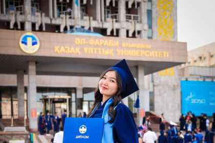 Мантия как часть делового стиля выпускника