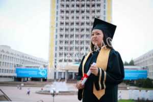 Что говорят психологи о мантиях на выпускном