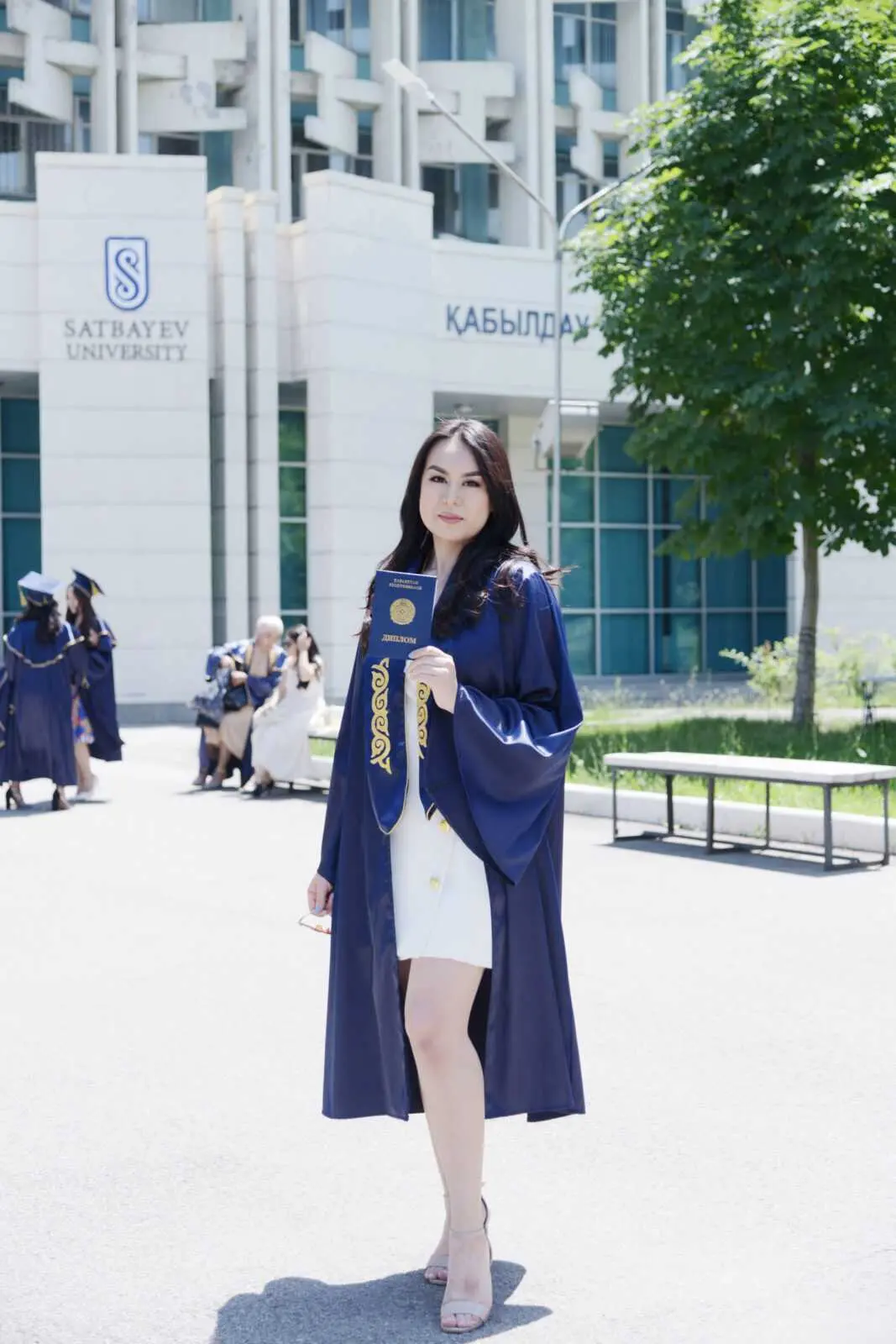 Элегантная мантия магистра