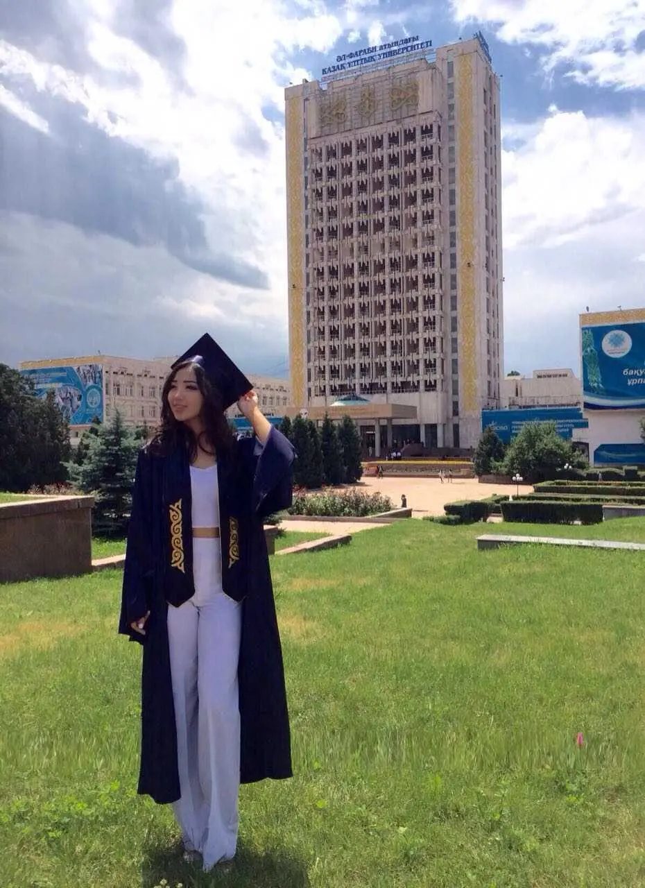 Мантия профессора по выгодной цене – где заказать с доставкой?