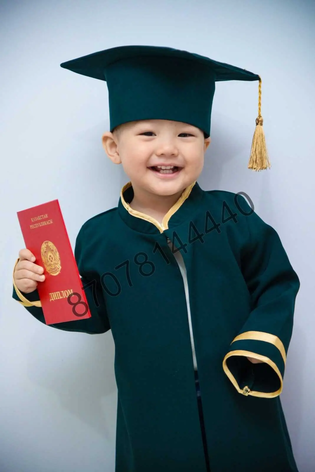 Незабываемый выпускной с мантиями