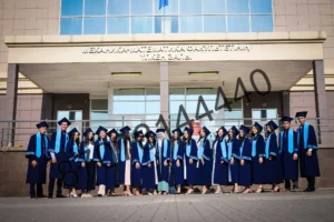 Выгодная покупка мантии – лучшие предложения для выпускного