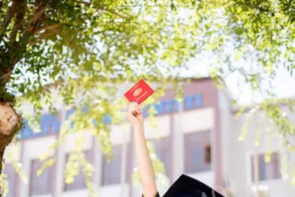 Купить мантию для особенного дня