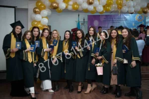 Незабываемый выпускной с мантиями