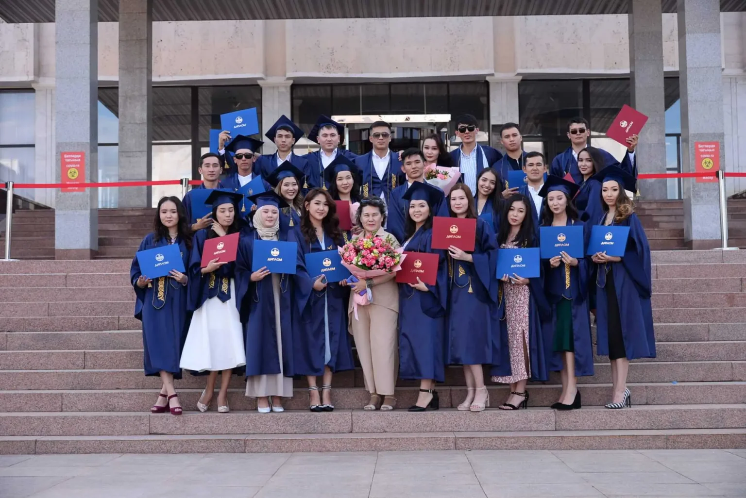 Торжественная мантия выпускника