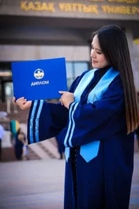 Роскошная мантия в аренду – выгодное предложение для выпускников