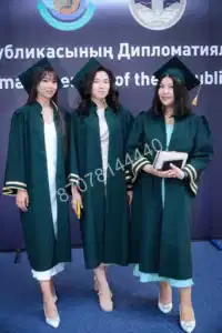 Мантии и диплом - как оформить вручение