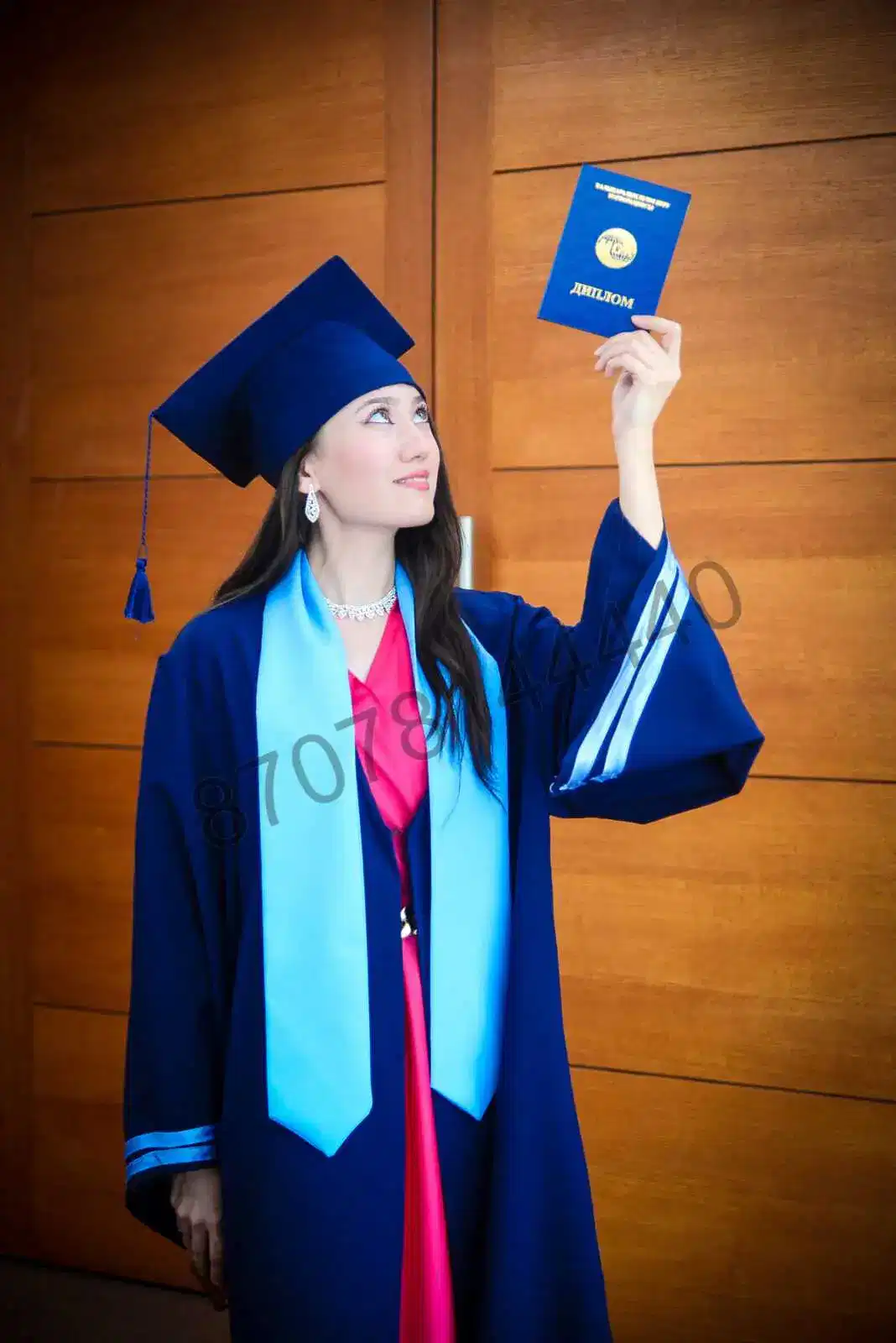 Мантия и шарф с символикой школы