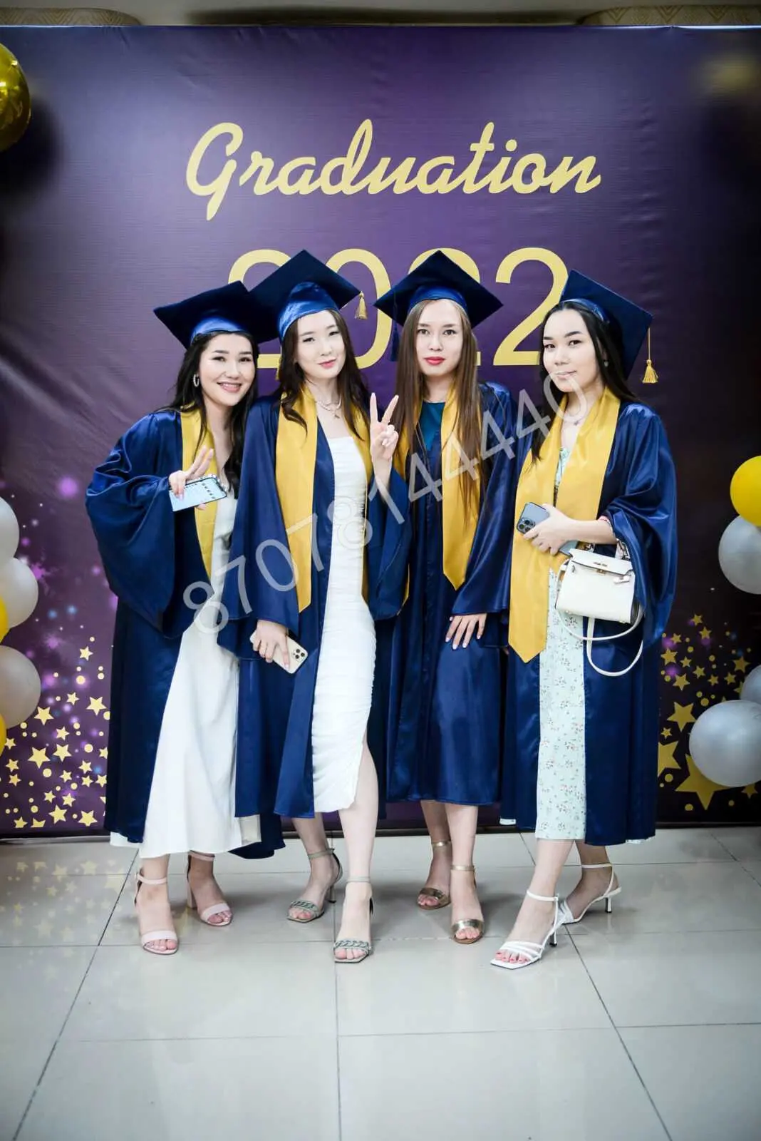 Выгодная покупка мантии – лучшие предложения для выпускного