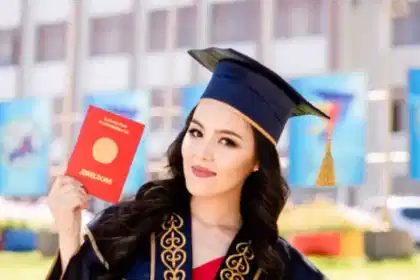 Как использовать мантии на празднике Последнего звонка