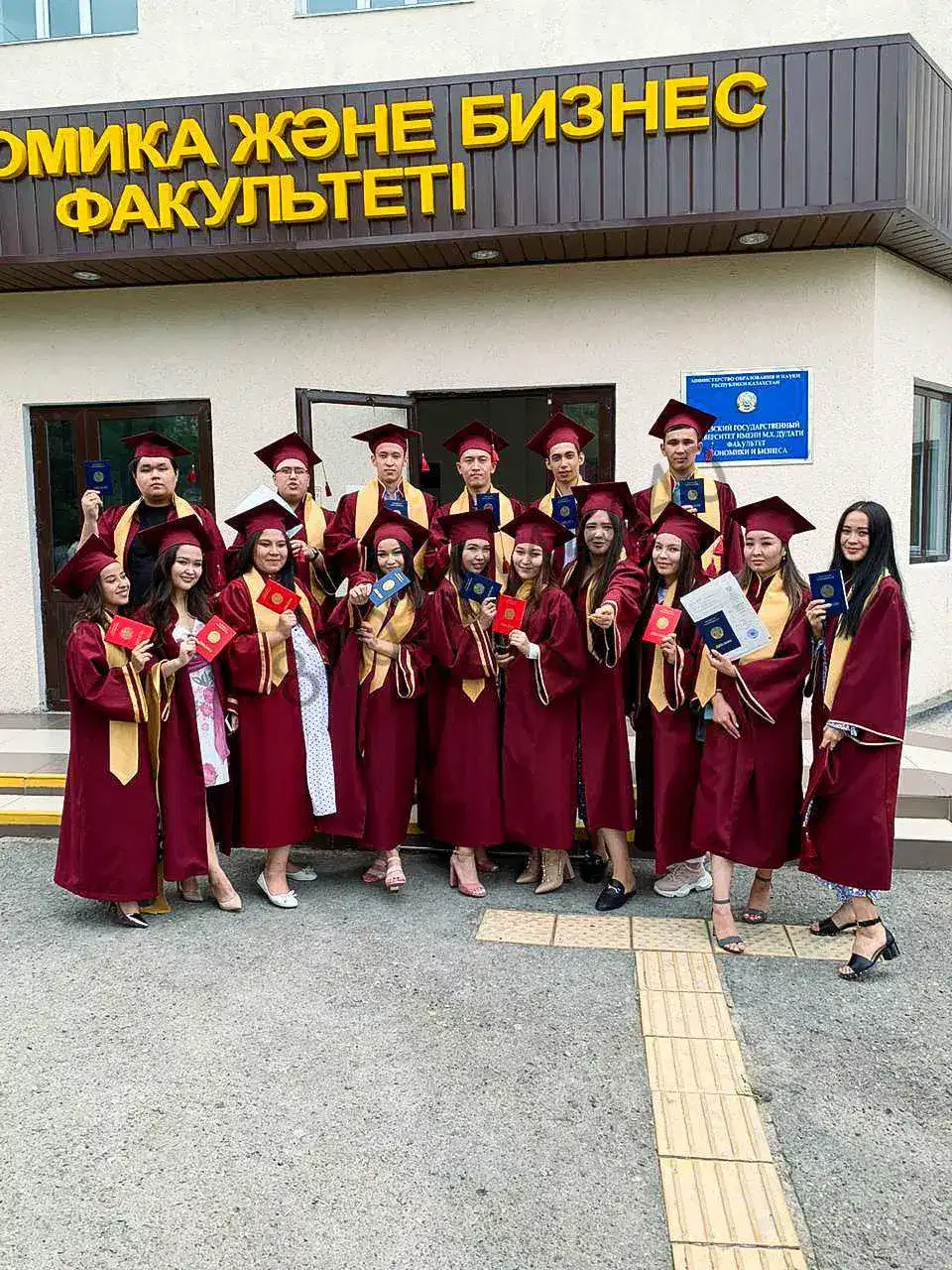 Мантия в частных школах - новый стандарт