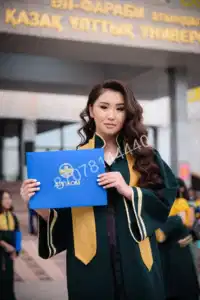 Выпускник в мантии - гордость родителей