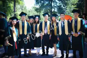 Мантия и общественные мероприятия в школе