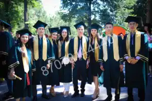 Мантия как часть делового стиля выпускника