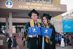 Как превратить мантию в школьный бренд