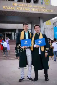 Как использовать мантии на празднике Последнего звонка