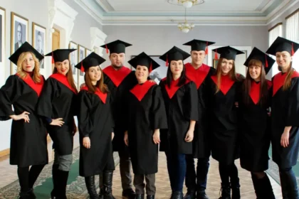 Мантия и общественные мероприятия в школе