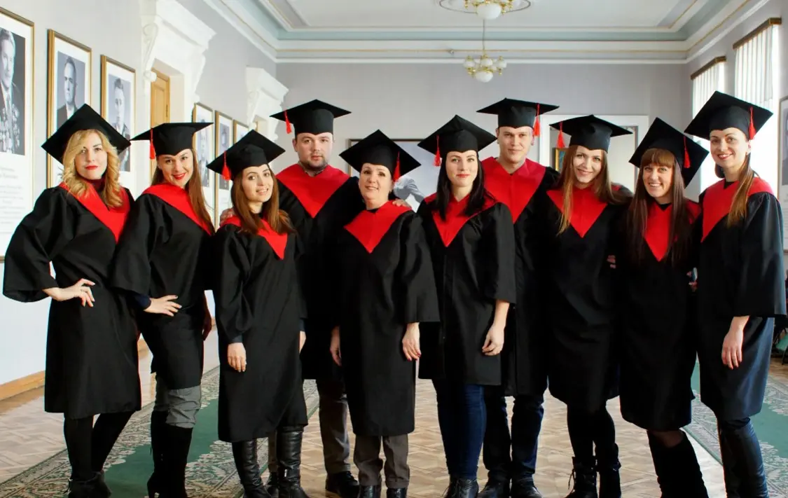 Мантия и общественные мероприятия в школе