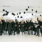 Мантия как часть делового стиля выпускника